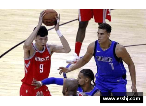 周琦加盟火箭首次出现NBA赛场，引发球迷议论